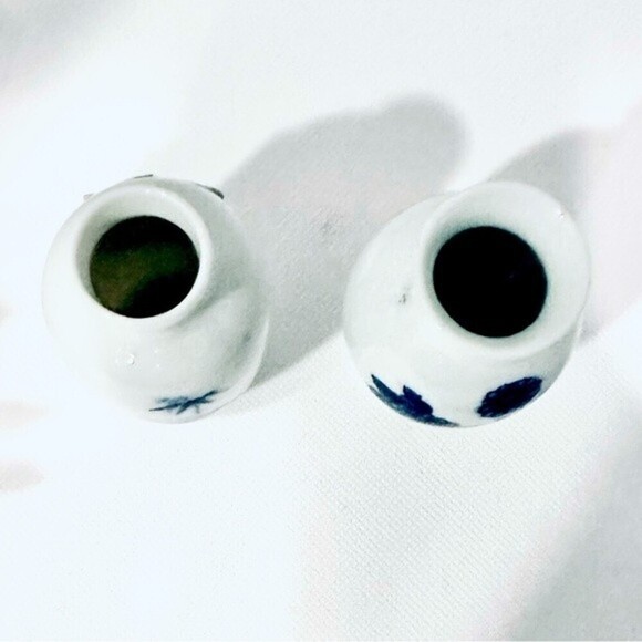 Chinese Porcelain Vases Set of 2‎ Blue & White in a Floral Design - Picture 3 of 8